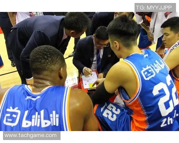 重庆篮球队状态变革引发热议球迷期待新赛季表现提升